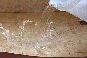 爱辉漏水维修 免砸砖防水材料该如何施工